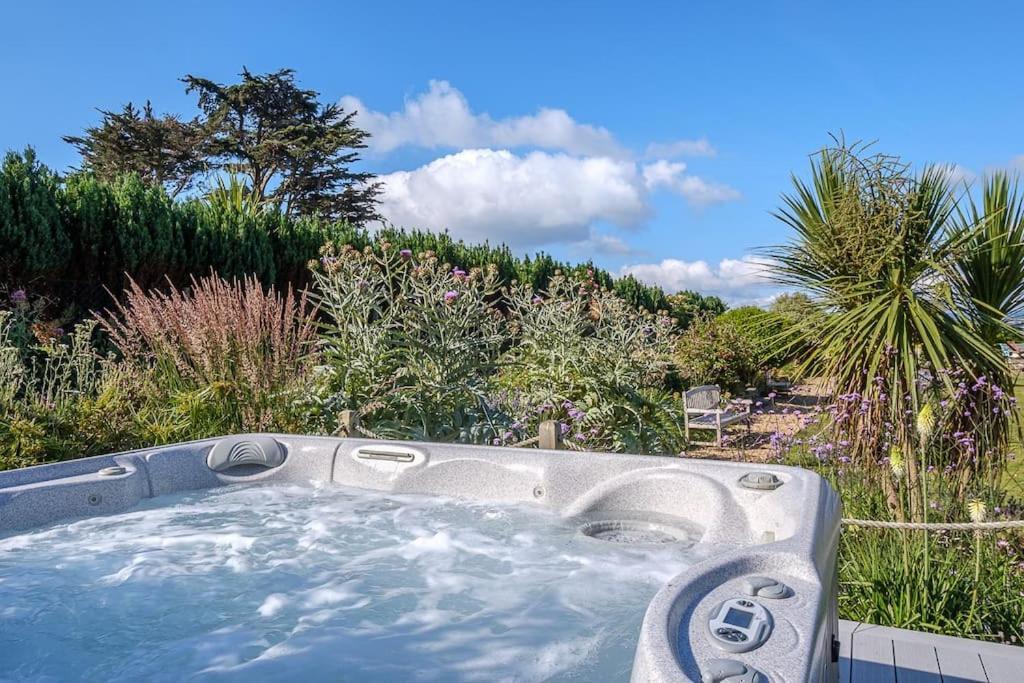 Вілла The Beach House-Devon- On The Beach- Sleeps 20 Ексмут Екстер'єр фото